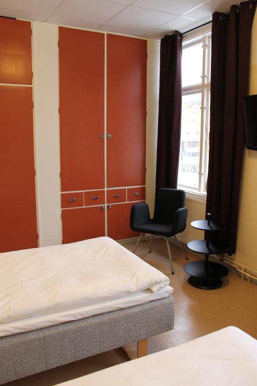 Stationshusets Hotell Och Cafe Köping Zimmer foto