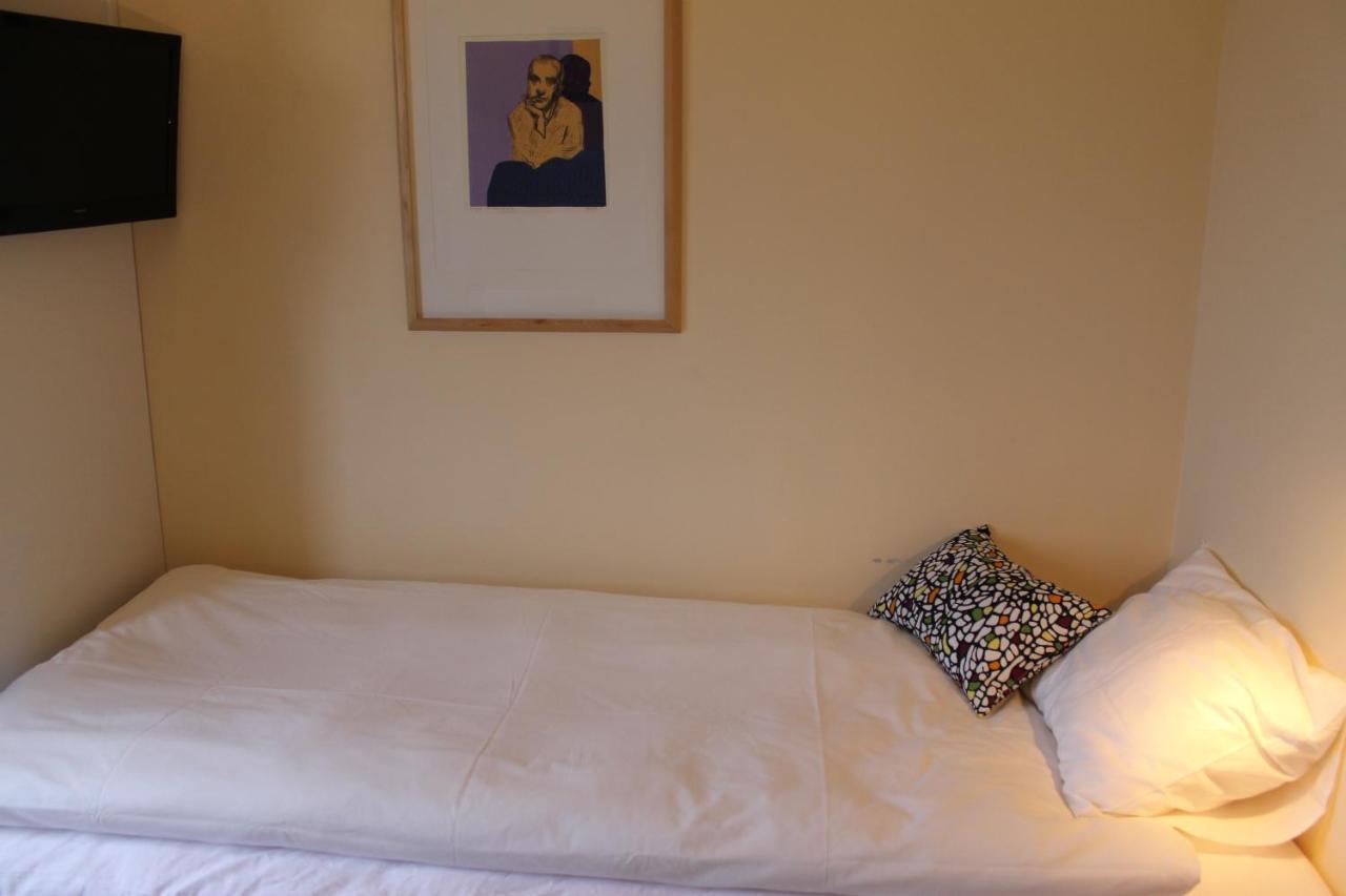 Stationshusets Hotell Och Cafe Köping Zimmer foto