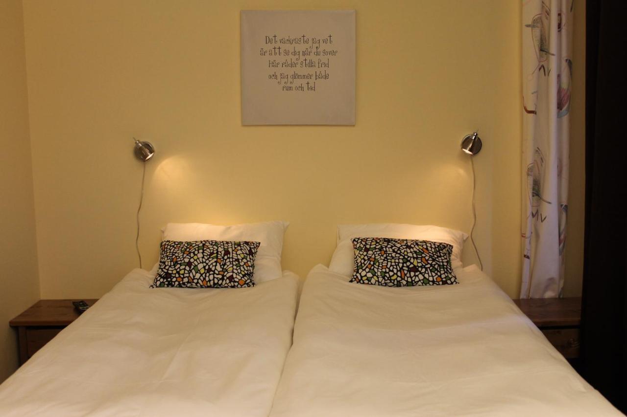 Stationshusets Hotell Och Cafe Köping Zimmer foto
