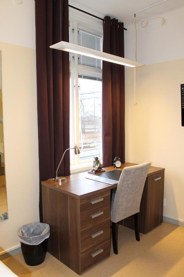 Stationshusets Hotell Och Cafe Köping Zimmer foto